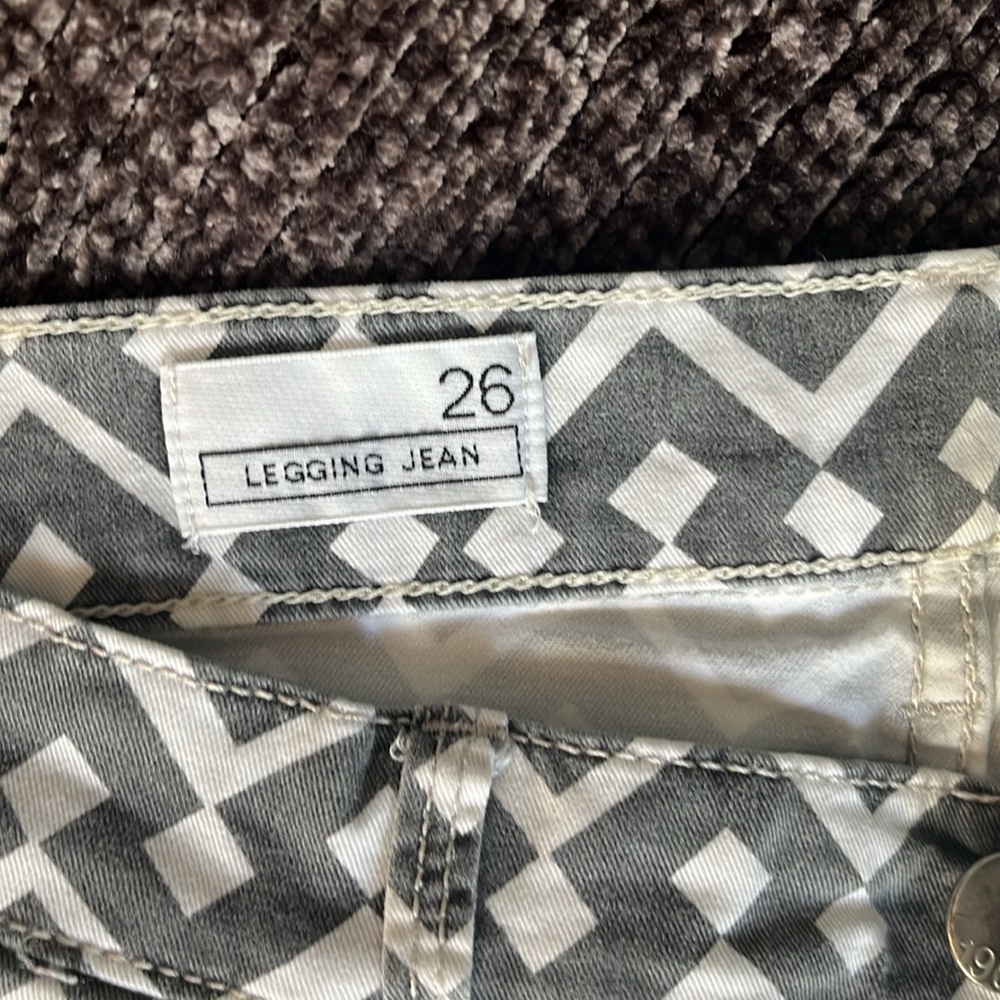 Gap patterned jean - Picture 2 of 3